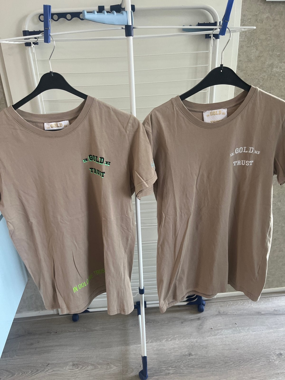In Gold We Trust T-shirts (2 stuks) - Maat M, Ophalen of Verzenden, Gedragen, Maat 48/50 (M), Beige