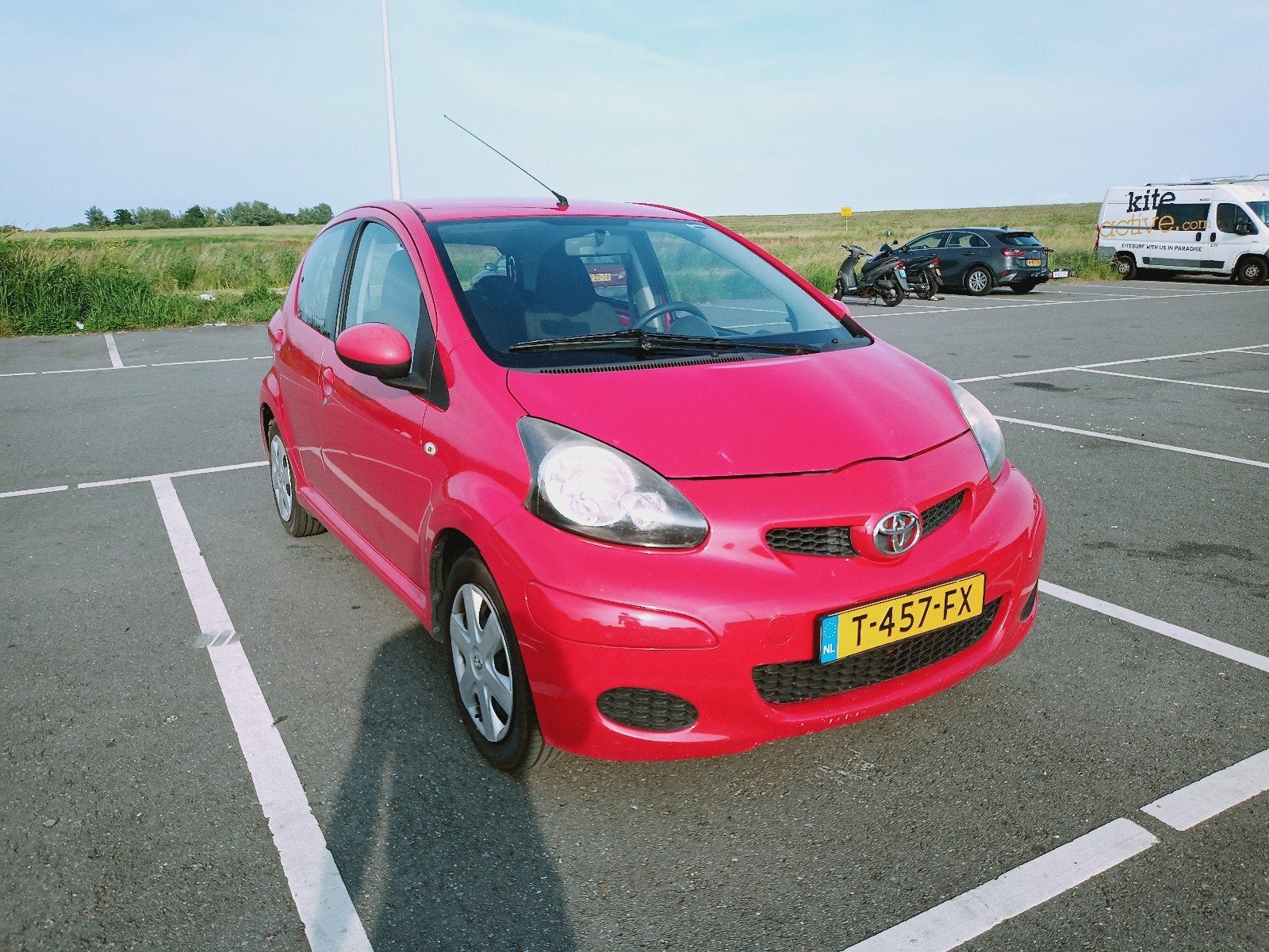 Toyota Aygo 1.0 12V Vvt-i 5DRS 2010 Rood, Voorwielaandrijving, 4 stoelen, 68 pk, Bedrijf