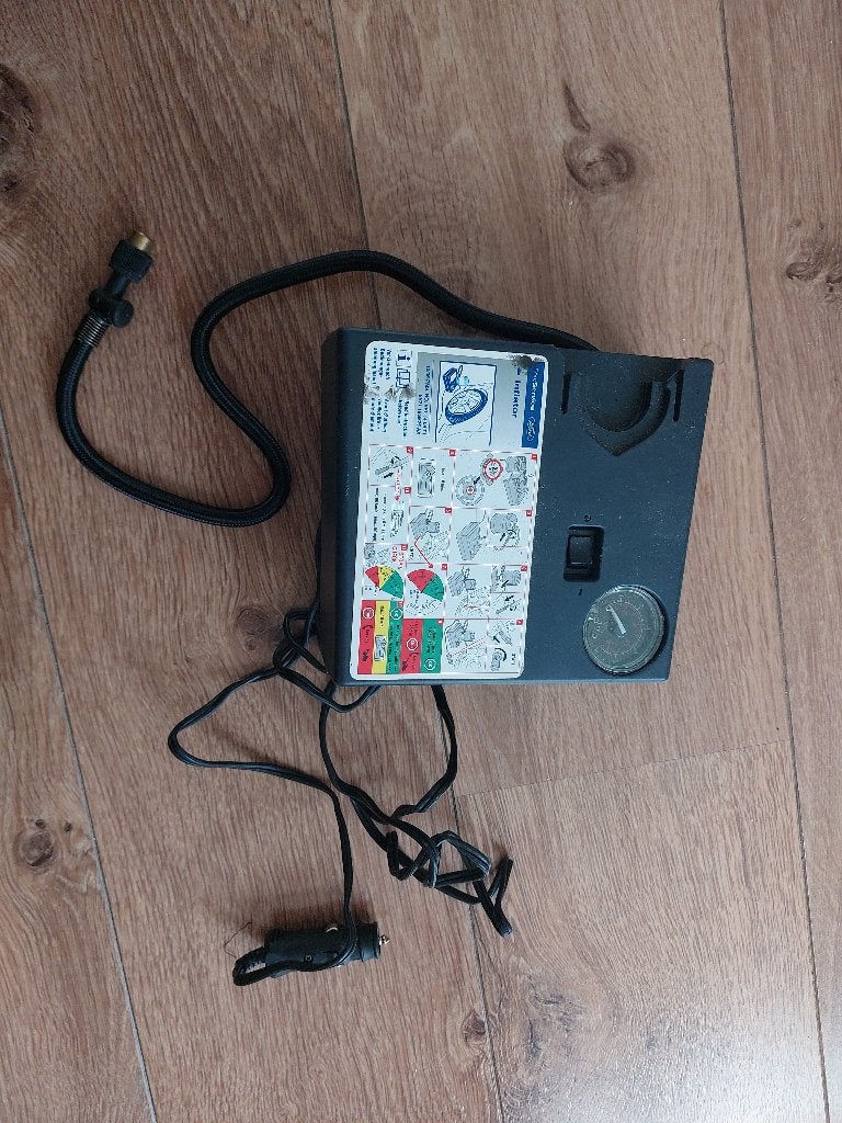 1 banden pomp op aansteker voor auto, Auto diversen, Ophalen of Verzenden, Gebruikt