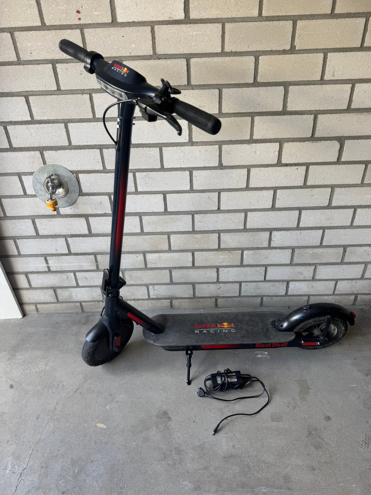 Red bull step, Fietsen en Brommers, Ophalen, Zo goed als nieuw, Elektrische step (E-scooter)