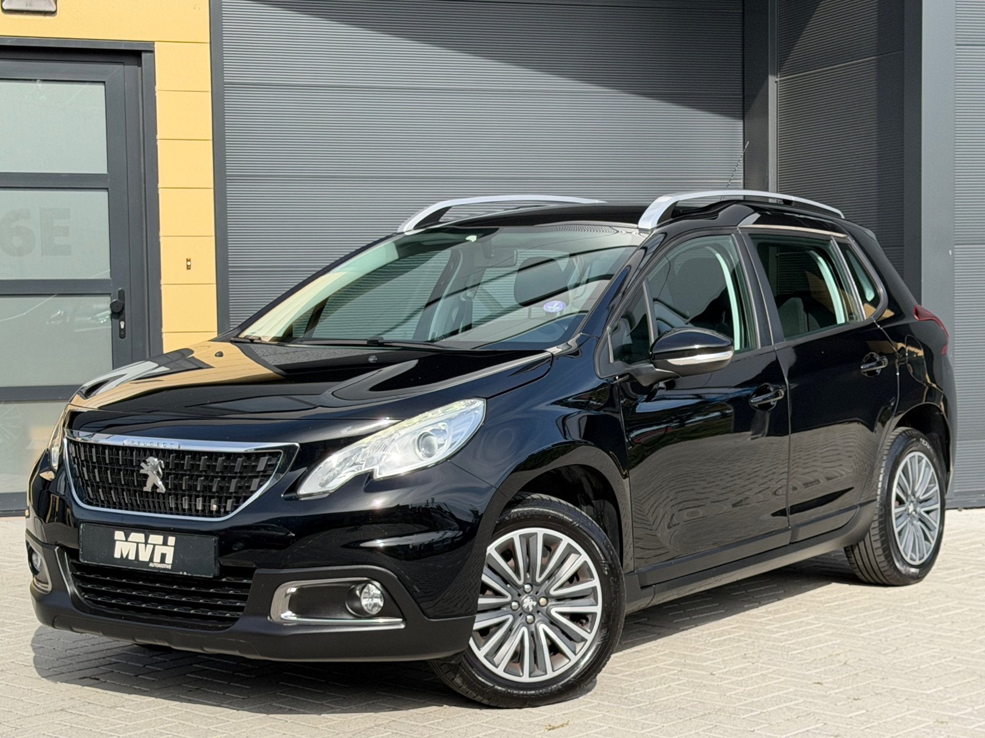 Peugeot 2008 1.2 PureTech Blue Lion - Automaat - Panorama -, Dealer onderhouden, Euro 6, 1199 cc, 82 pk