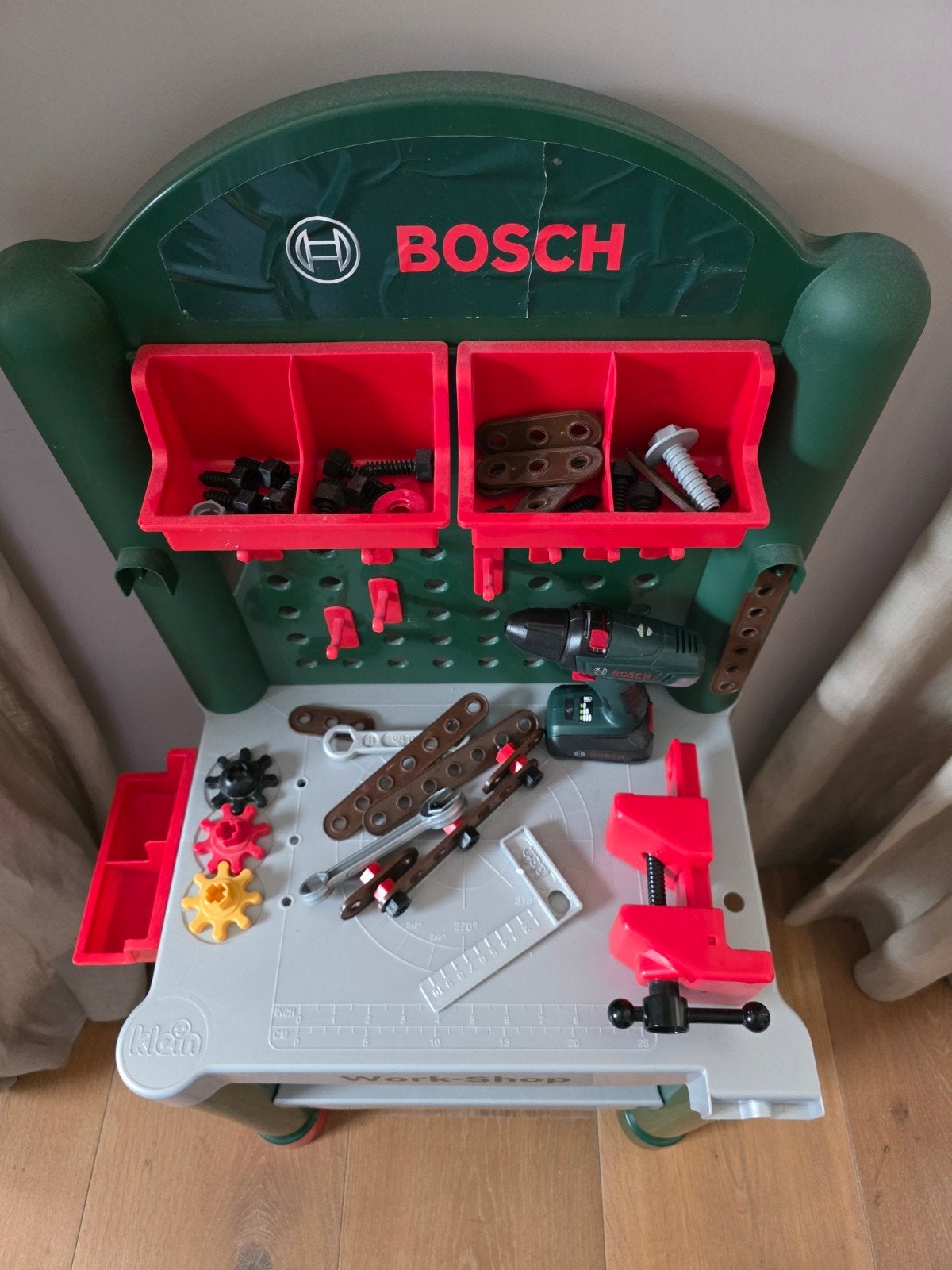 Foto 4 van Bosch Work-Shop speelgoed werkbank met accessoires