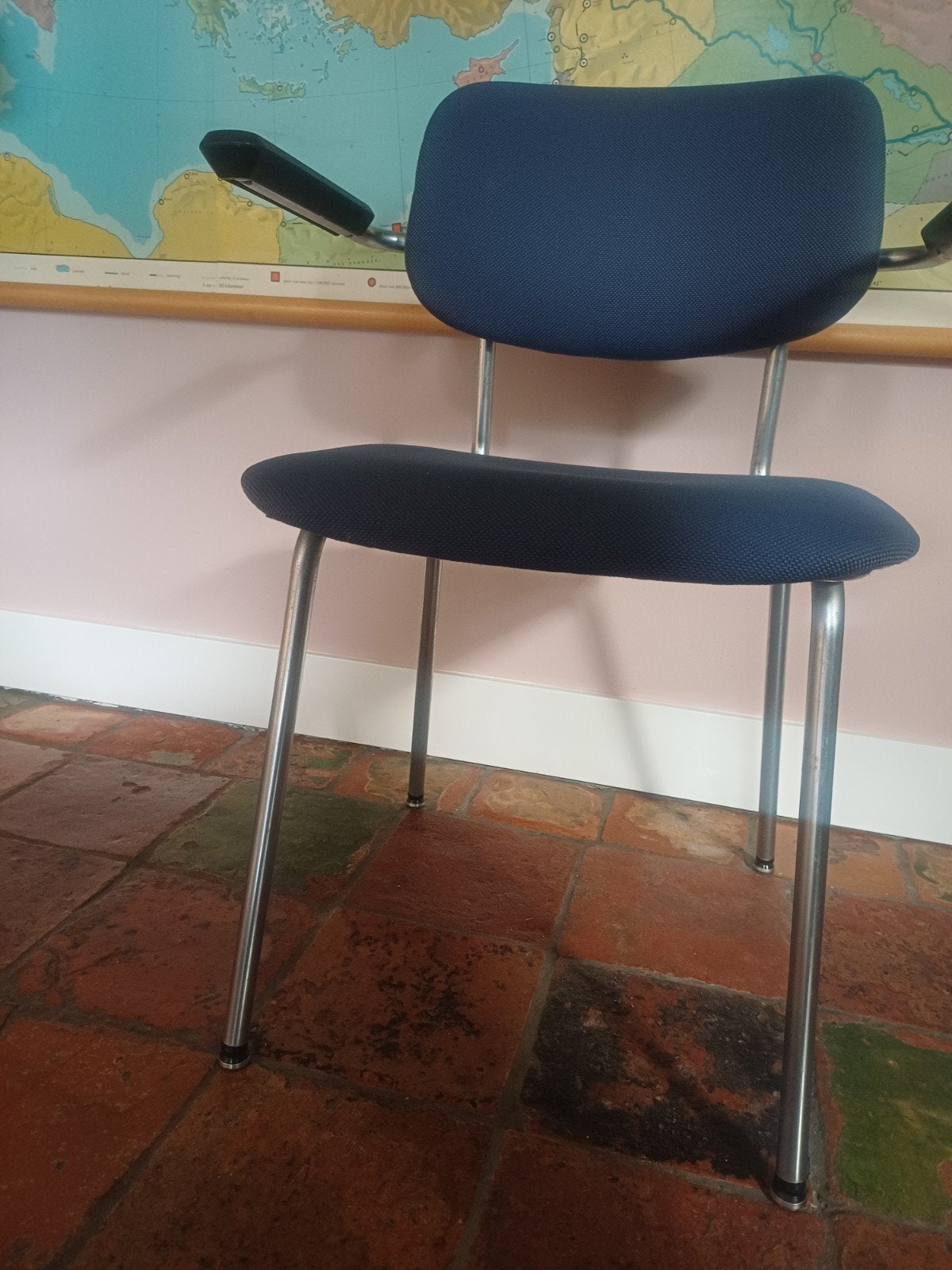 4 Gispen stoelen met nieuwe blauwe bekleding, Antiek en Kunst, Ophalen