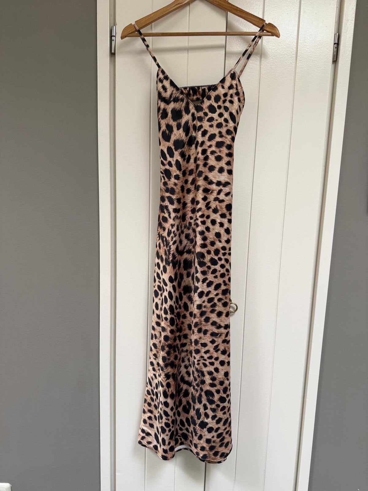 Nieuwe Zara luipaardprint jurk met open rug, Meerkleurig, Nieuw, Ophalen of Verzenden, Maat 34 (XS) of kleiner