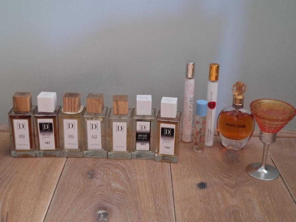 12 Damesgeuren Divain en andere merken, Sieraden, Tassen en Uiterlijk, Uiterlijk | Parfum, Ophalen of Verzenden, Zo goed als nieuw