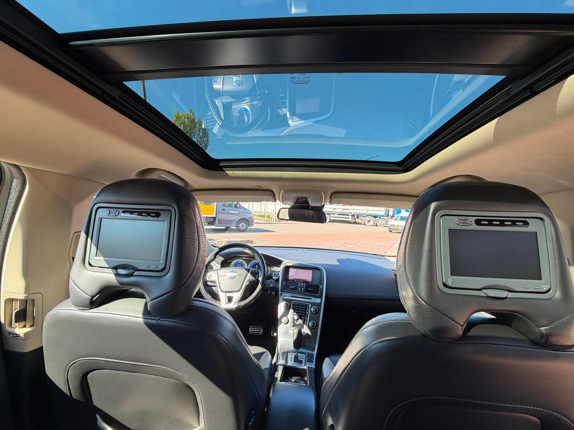 Volvo XC60 2.0 D3 R-Design AUT|Leder|NAVI|PANO|DealerOH!, Auto's, Volvo, Euro 5, 15 km/l, Gebruikt, 1984 cc