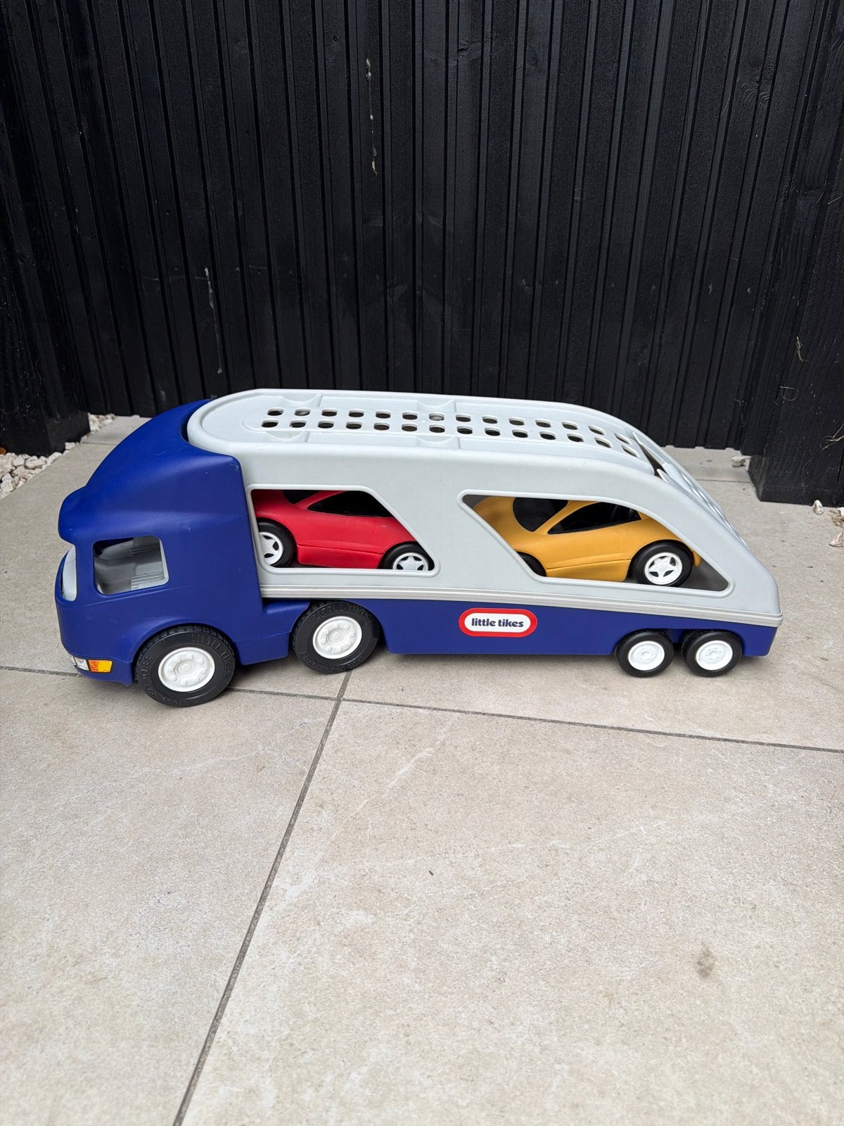 Little Tikes Autotransporter met 2 auto's, Ophalen, Zo goed als nieuw