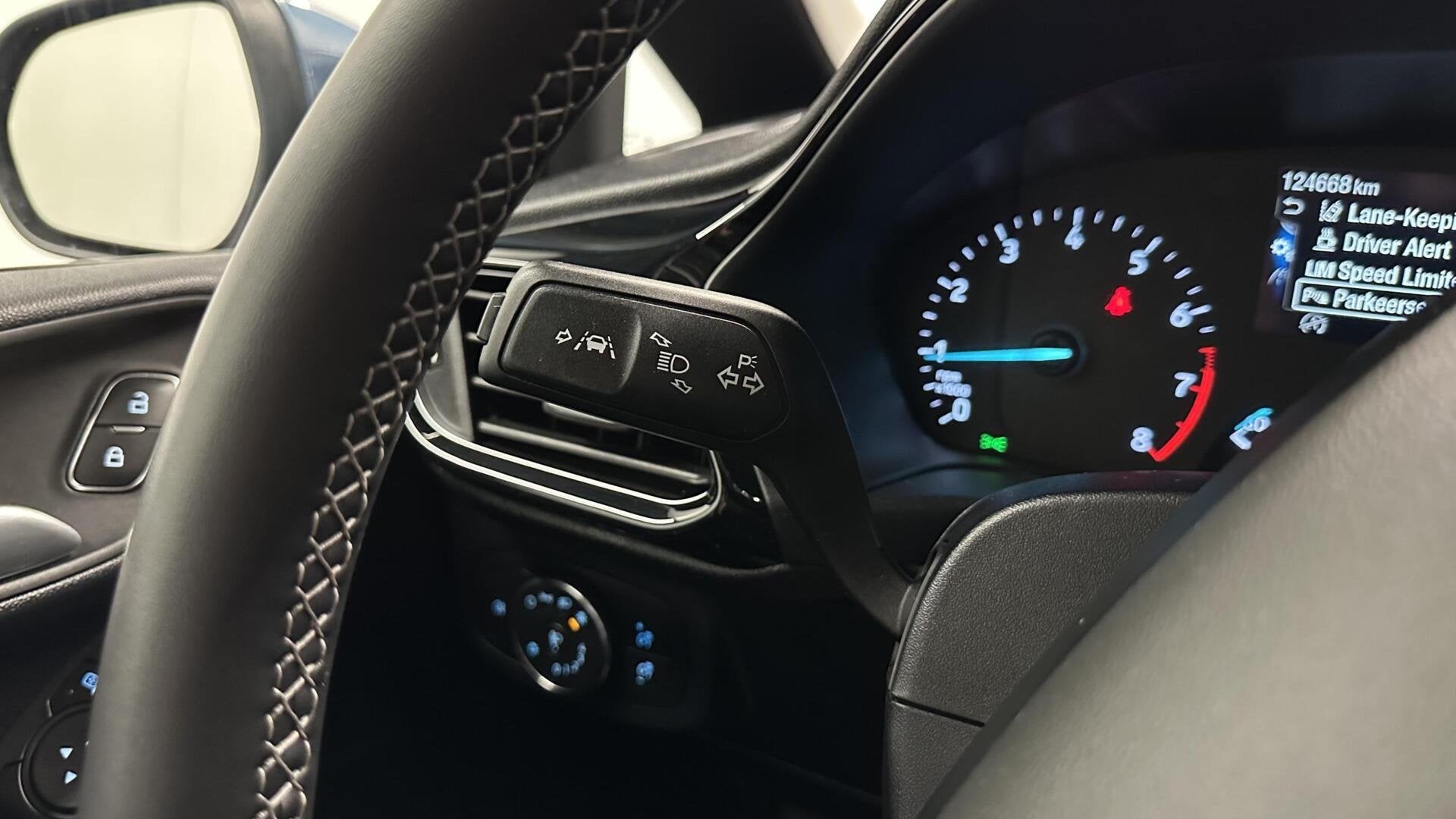 Foto 25 van Ford Fiesta 1.0 EcoBoost Hybrid Titanium NAVI CRUISE CARPLAY