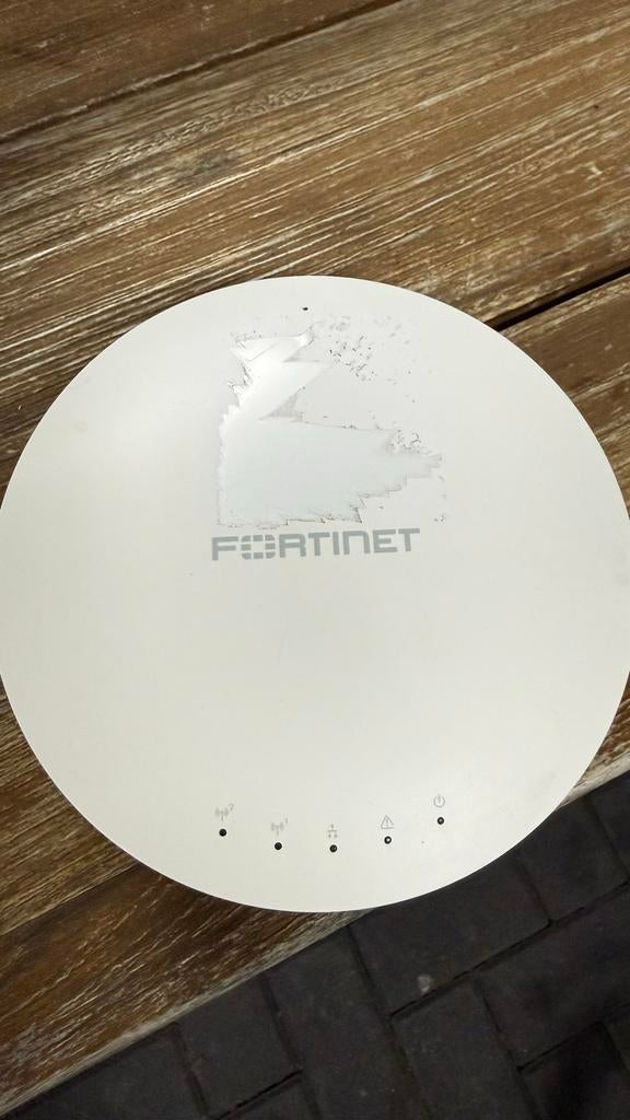 Fortinet FortiAP FAP-221C-E Wireless Access Point, Computers en Software, Accesspoints, Ophalen of Verzenden, Gebruikt