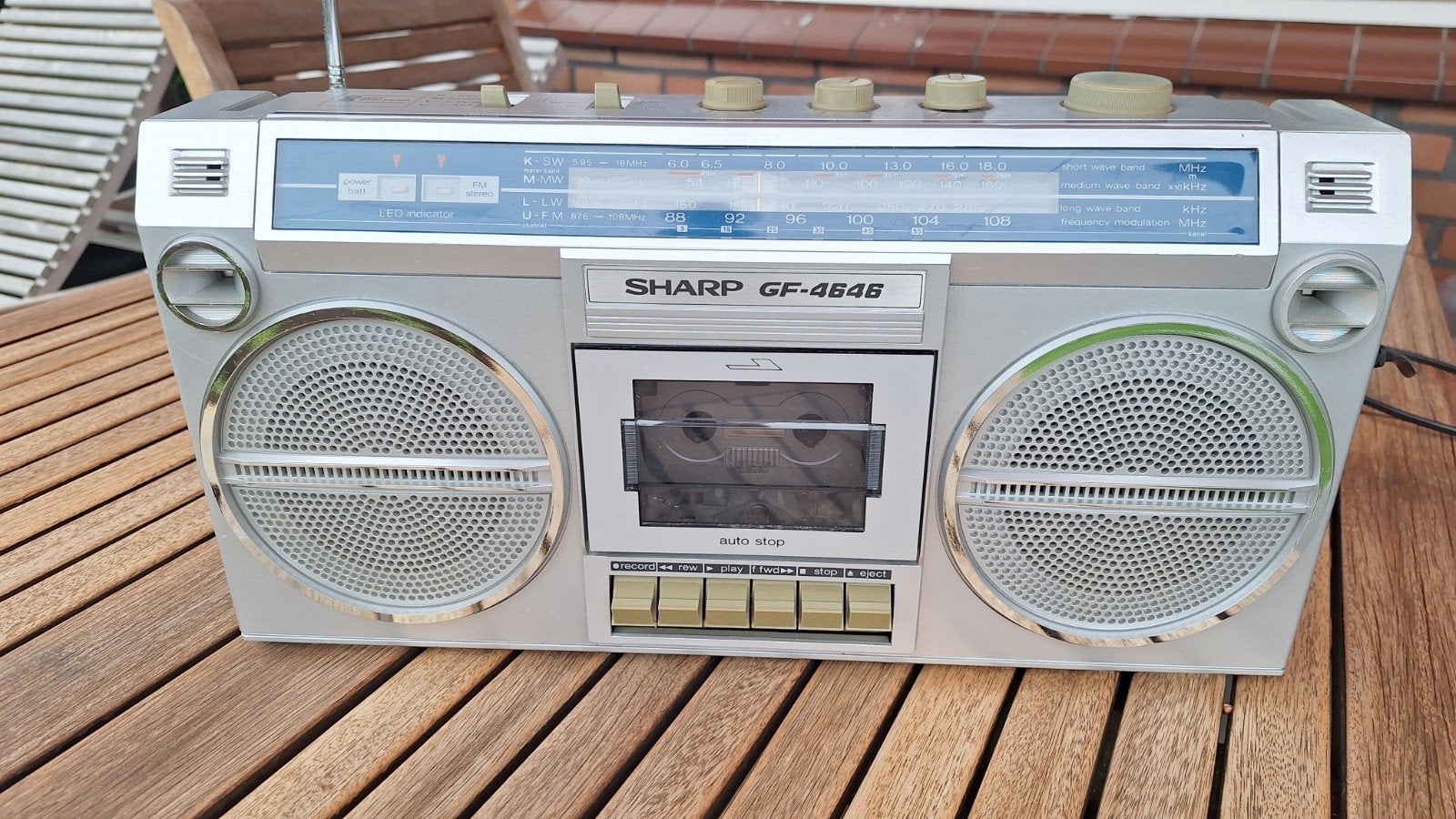 Sharp GF-4646 Radio Cassette Recorder - Radio werkt, Ophalen of Verzenden, Niet werkend, Radio