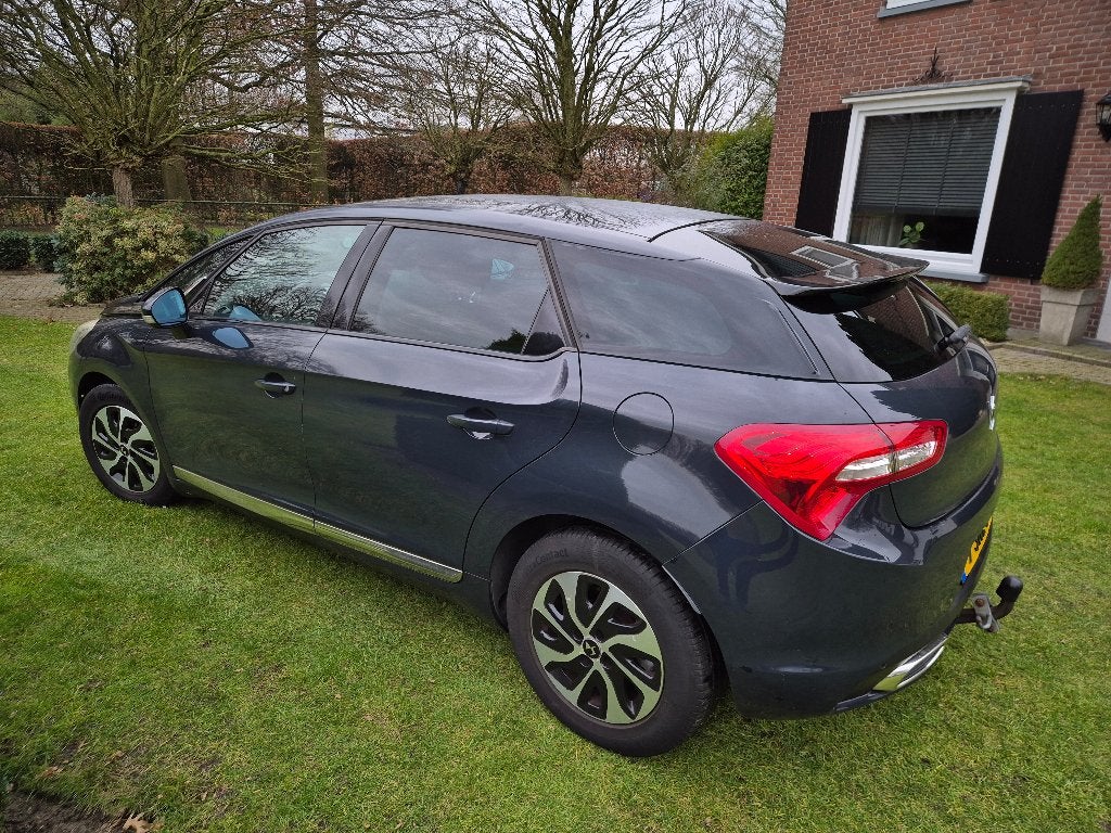 Citroën DS5 1.6 E-hdi  84KW AUT 2013 cruise nav airco 110 pk, Auto's, Citroën, 745 kg, Zwart, 4 cilinders, 23 km/l