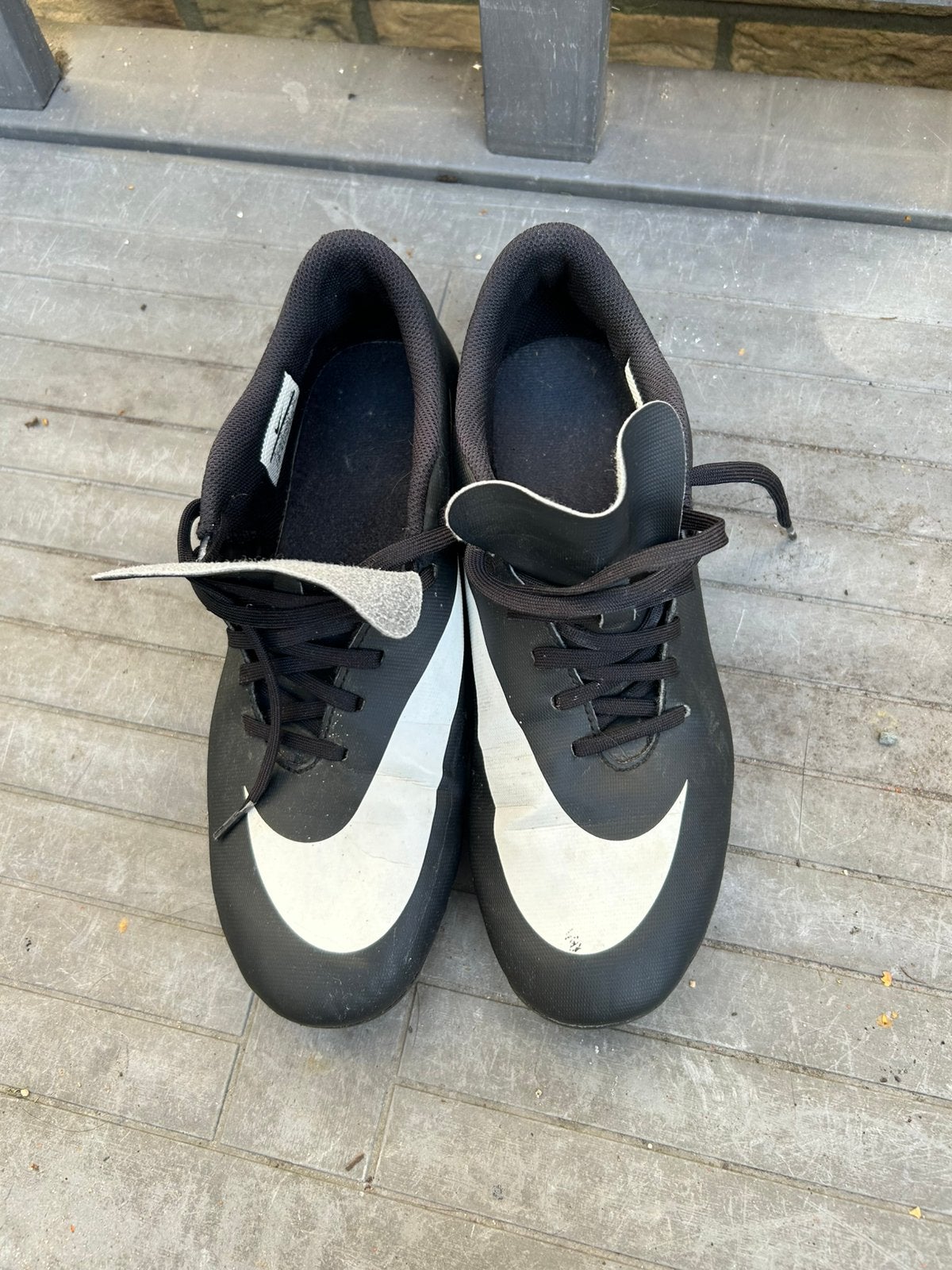 Nike voetbalschoenen maat 41 ( valt als maat 40), Sport en Fitness, Voetbal, Maat XS of kleiner, Ophalen, Zo goed als nieuw, Schoenen