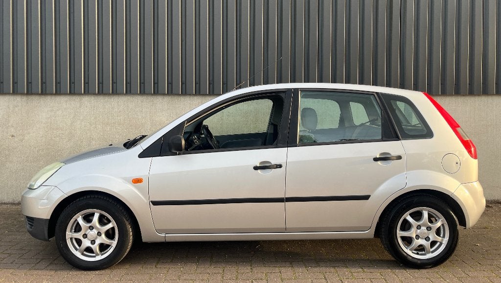 Foto 4 van Ford Fiësta 1.3 | 5 Deurs | Apk 09-2027 | Carplay |Trekhaak