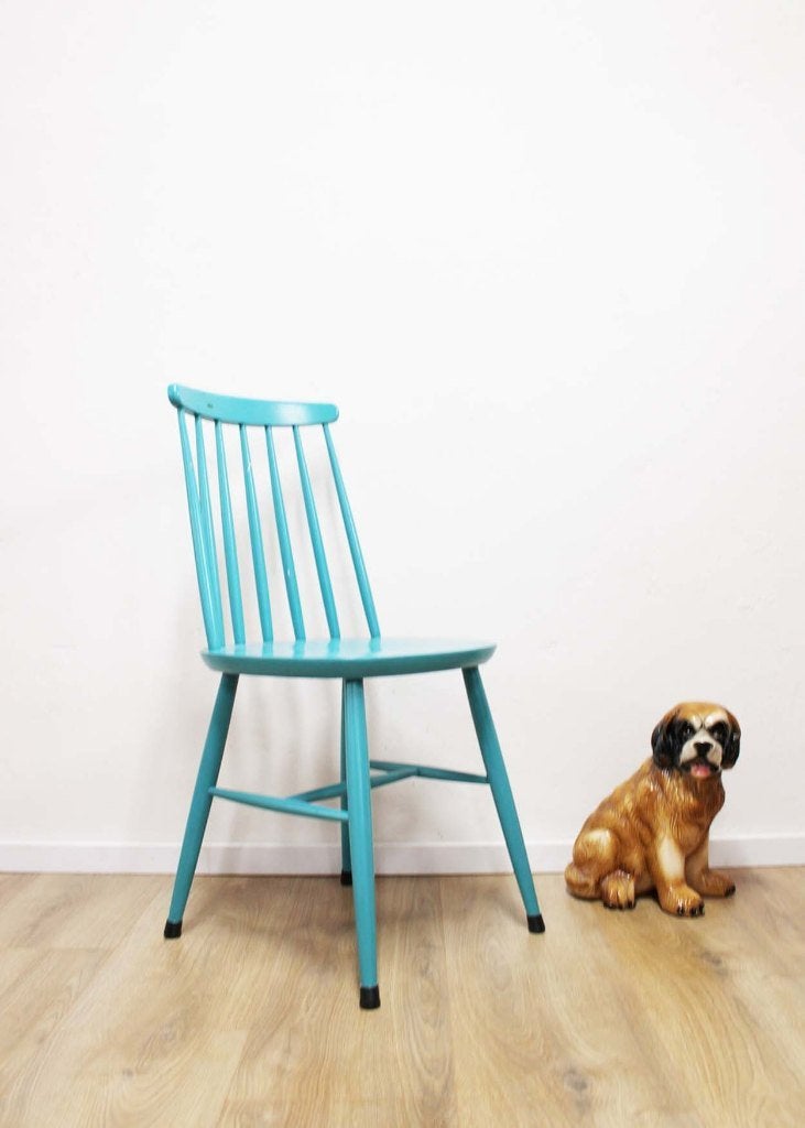 Blauwe vintage spijlenstoel. Houten retro stoel, O, Blauw, O, Ophalen of Verzenden