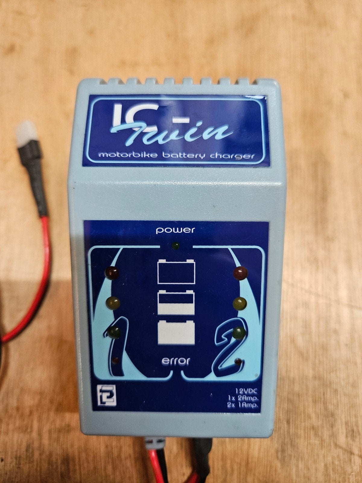 Acculader 12V Motorfiets 2 aansluitingen, Motoren, Ophalen, Gebruikt