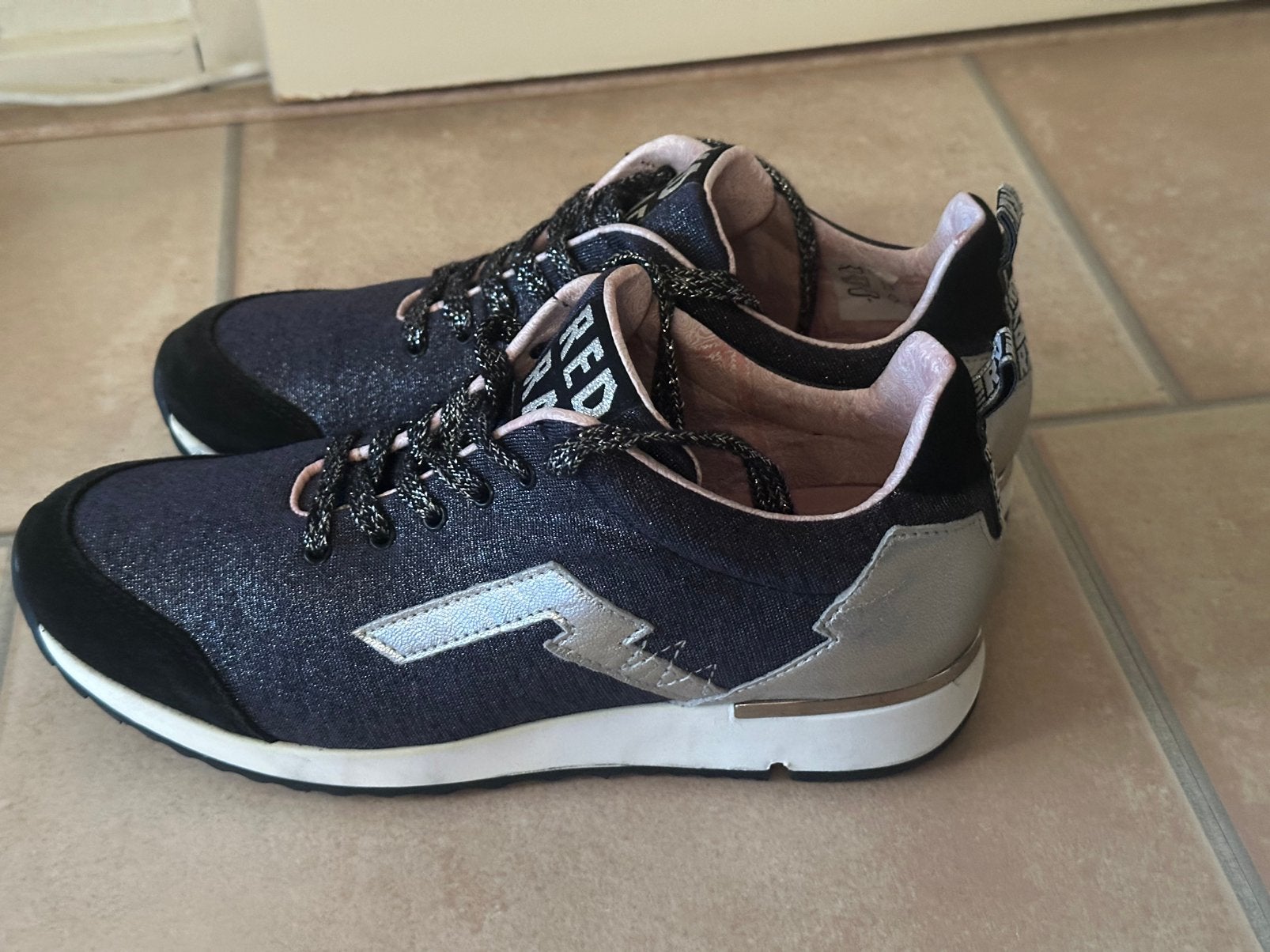 Red Rag Sneakers Maat 40, Kleding | Dames, Schoenen, Ophalen of Verzenden, Zo goed als nieuw, Sneakers of Gympen