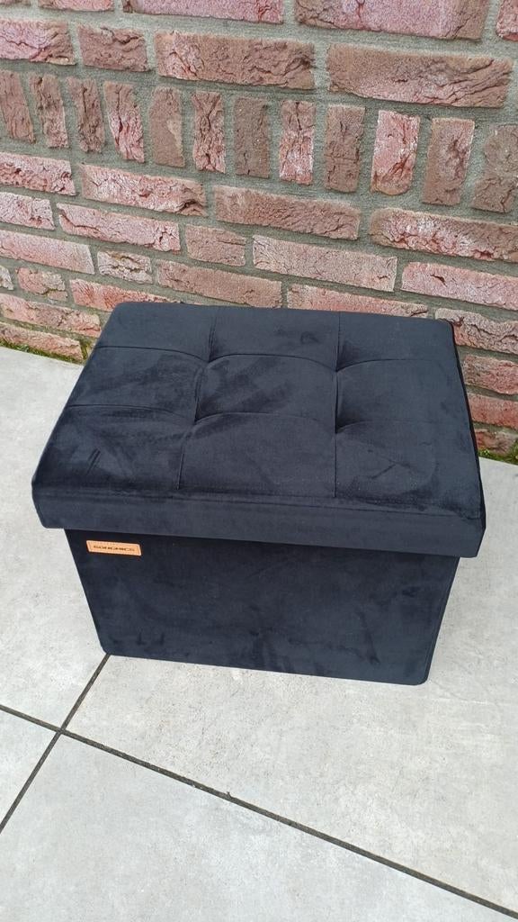Mini poef rechthoek zwart 
31 x 41 x 31 cm [32 liter], Ophalen of Verzenden, Minder dan 50 cm, Minder dan 50 cm, Minder dan 50 cm