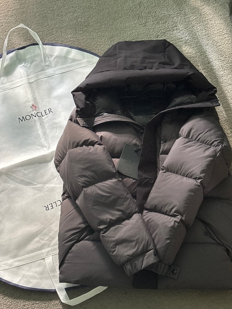 Moncler Madeira Jas Maat M (valt als S), Moncler, Bruin, Nieuw, Ophalen of Verzenden