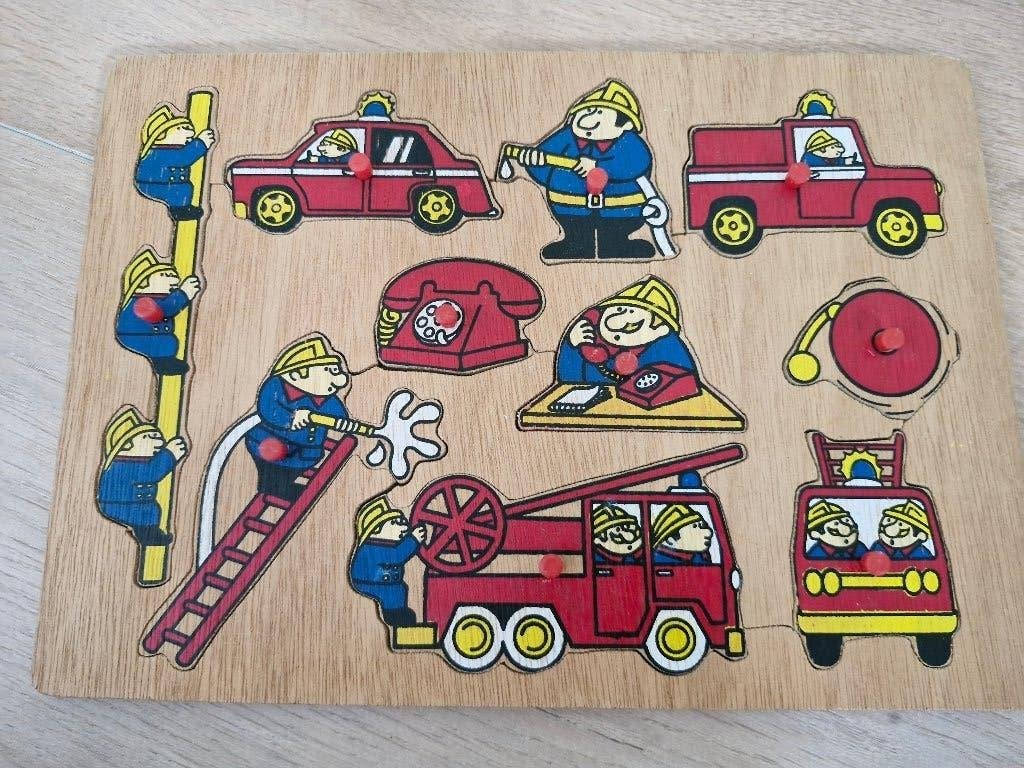 Houten brandweer puzzel, Ophalen of Verzenden, Zo goed als nieuw, Van hout, Minder dan 10 stukjes