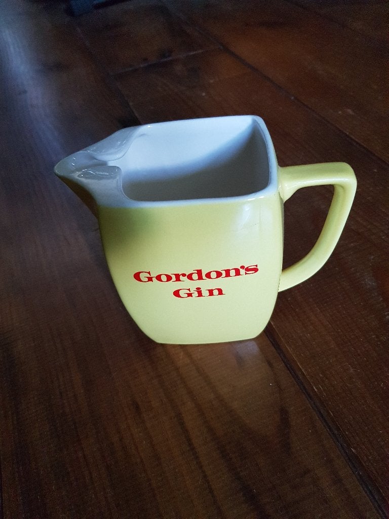 Vintage geel kannetje met rode letters Gordon’s Gin, Ophalen of Verzenden