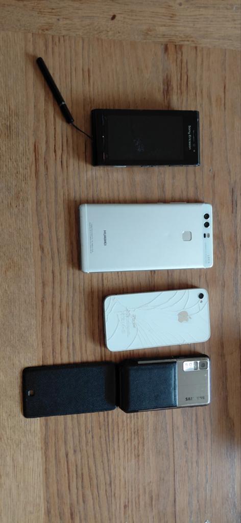 Partij oudere mobiele telefoons (4 stuks), Telecommunicatie, Gebruikt, Overige modellen, Ophalen of Verzenden, Minder dan 3 megapixel