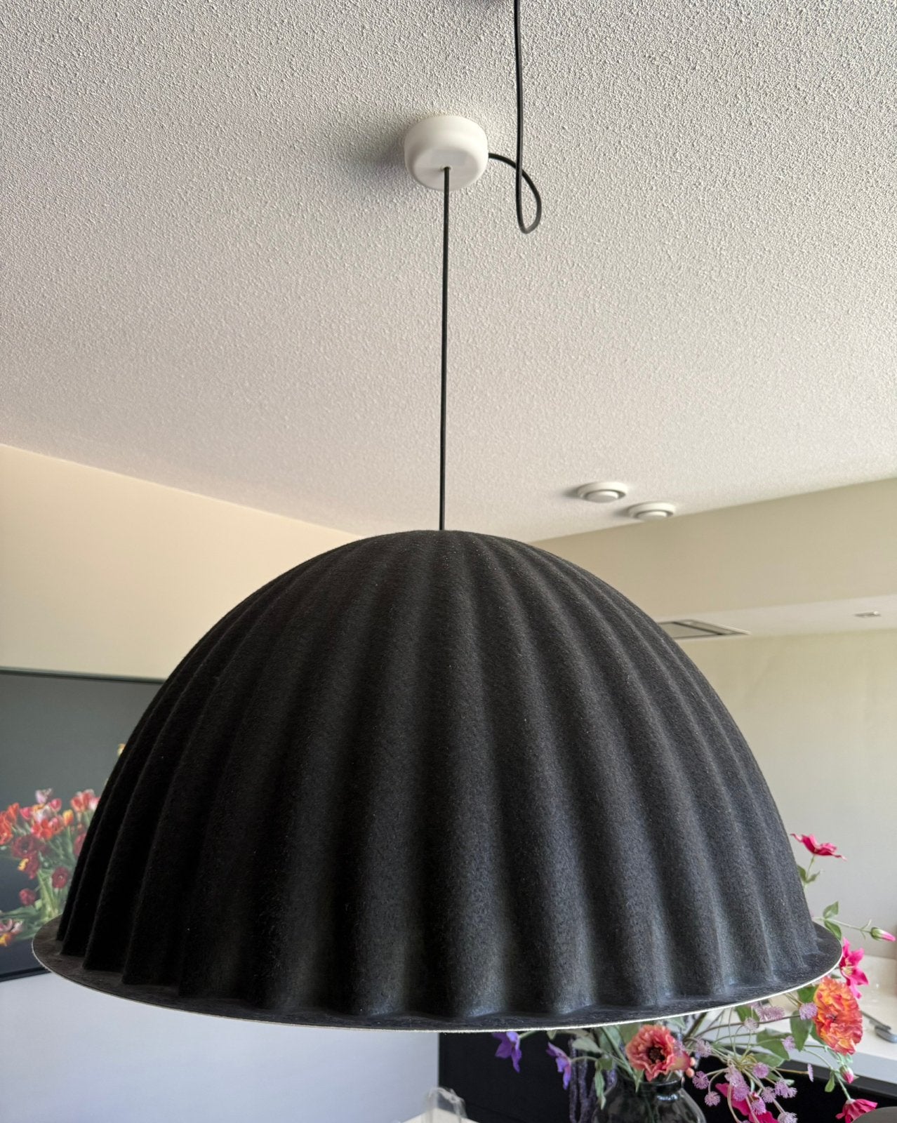 Muuto hanglamp Under the bell zwart, Huis en Inrichting, Lampen | Hanglampen, Ophalen, Zo goed als nieuw, Overige materialen