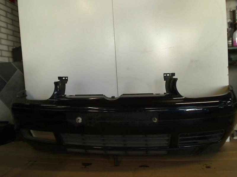 Bumper Voor Volkswagen Golf IV (1J1) (1997-10/2004-05), Gebruikt, Volkswagen, Volkswagen AG, Kundenbetreuung@volkswagen.de