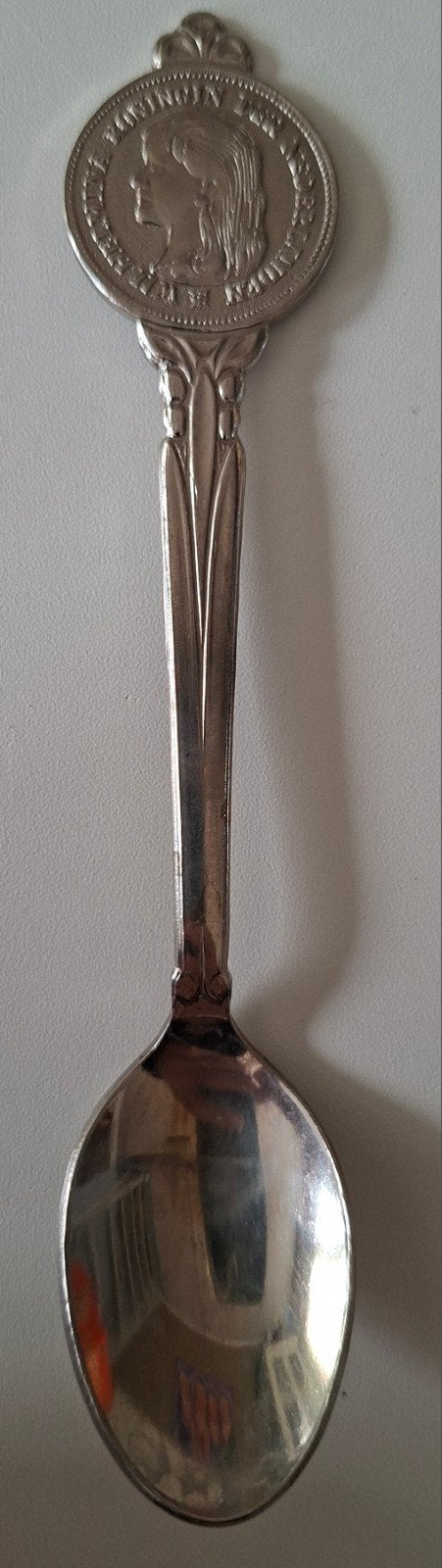KWF Lepeltje Wilhelmina. Vintage., Ophalen of Verzenden, Gebruikt, Speld(je) of Lepel(tje)