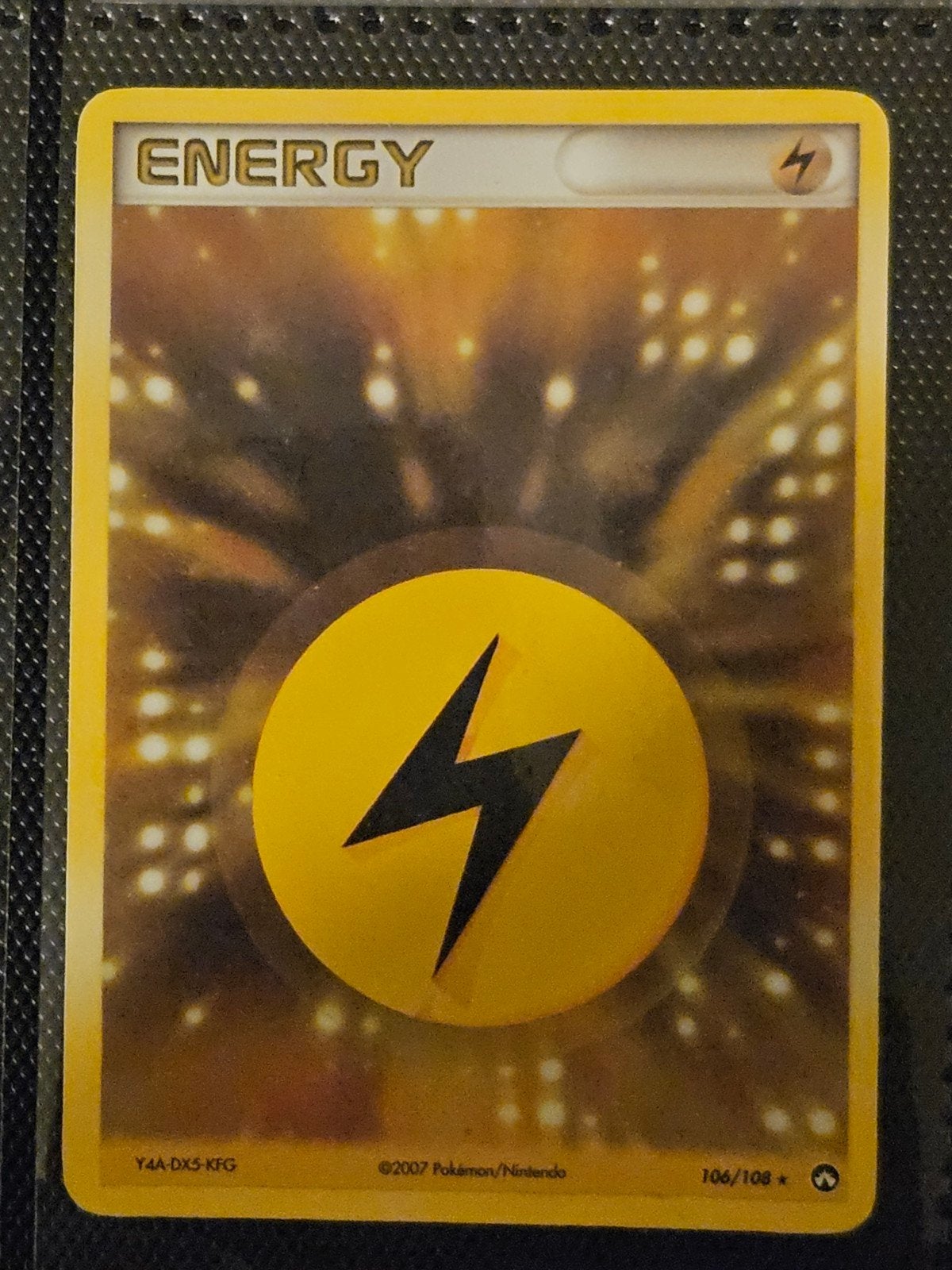 Pokemon Lightning Energy 106/108 Evolutions, Hobby en Vrije tijd, Verzamelkaartspellen | Pokémon, Ophalen of Verzenden, Zo goed als nieuw