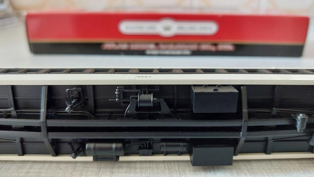 Zesassig rijtuig van de Canadian National. Nieuwstaat., Hobby en Vrije tijd, Modeltreinen | H0, Overige merken, Gelijkstroom, Ophalen of Verzenden
