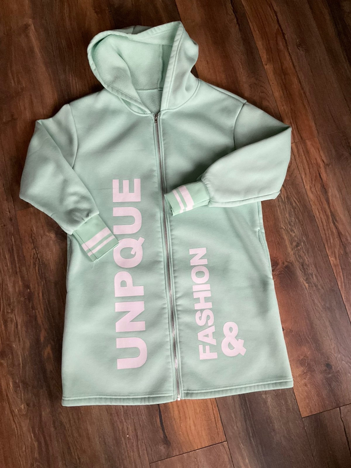 Lang sweatvest, vest, mint groen met witte opdruk, maat L, Kleding | Dames, Truien en Vesten, Ophalen, Zo goed als nieuw, Maat 42/44 (L)