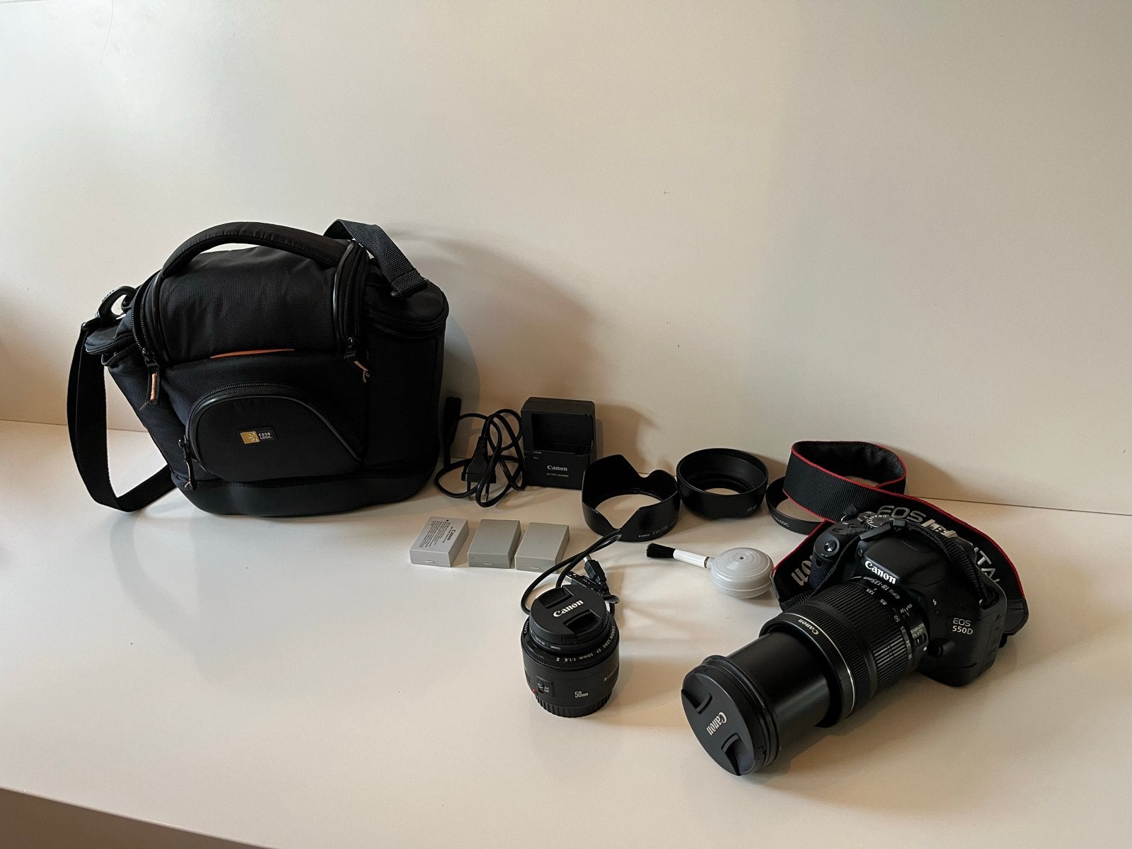 Canon EOS 550D met zoom-, portretlens en accessoires, Gebruikt, Spiegelreflex, Canon, Ophalen of Verzenden
