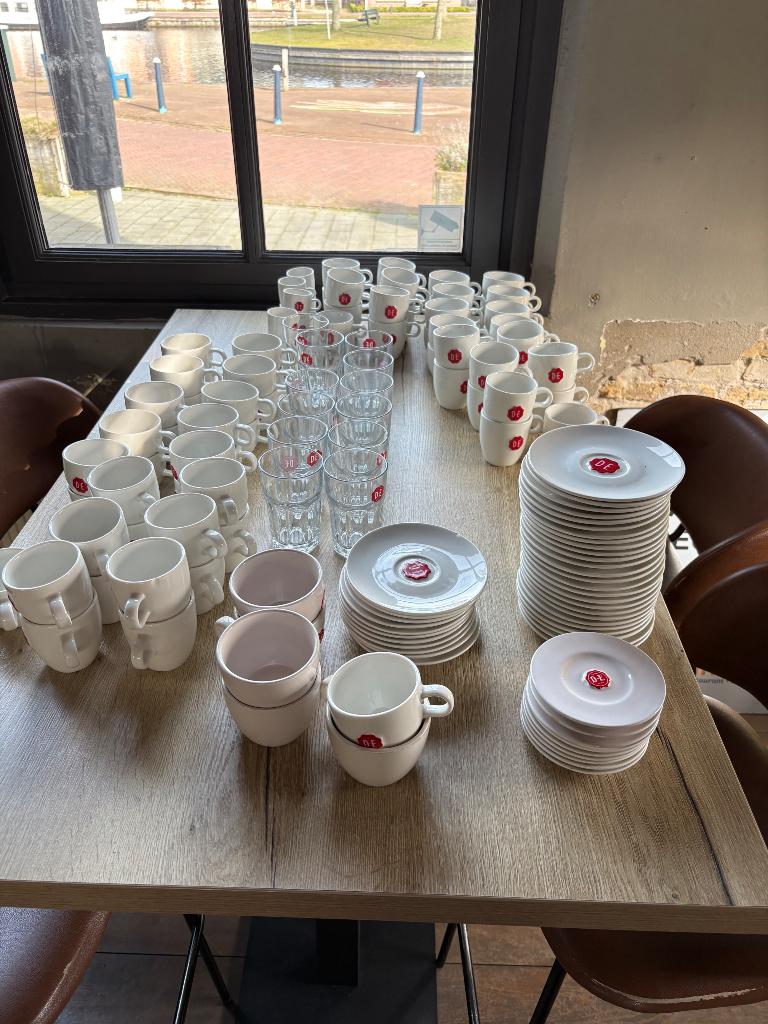 DE koffie kopje horeca, Ophalen, Zo goed als nieuw, Porselein, Kop en/of schotel
