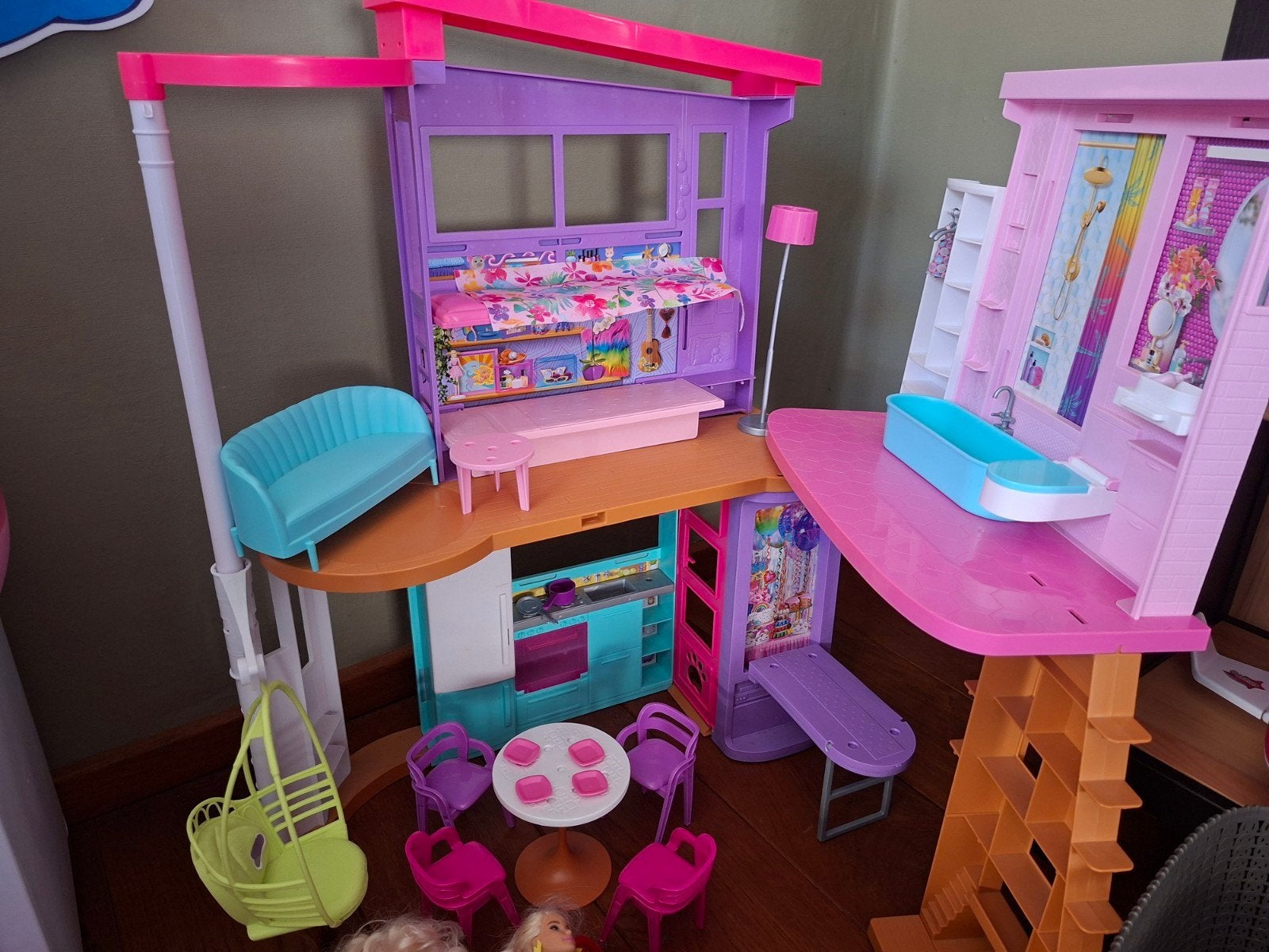 Barbie Malibu huis met Barbies en accesoires, Ophalen, Gebruikt, Toebehoren