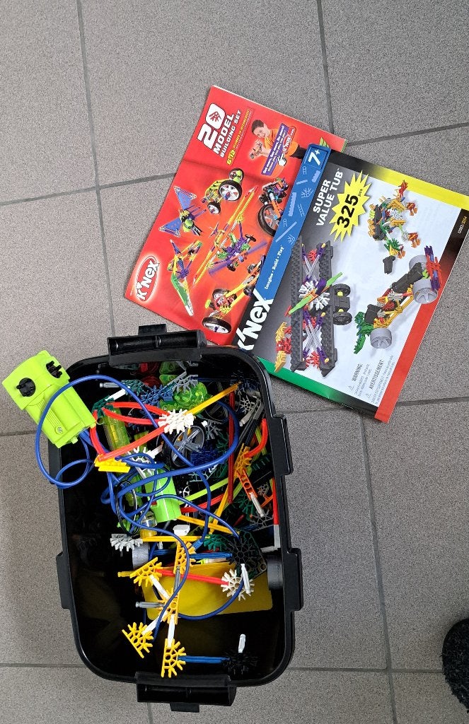 een doos met knex, Ophalen, Gebruikt, K'nex