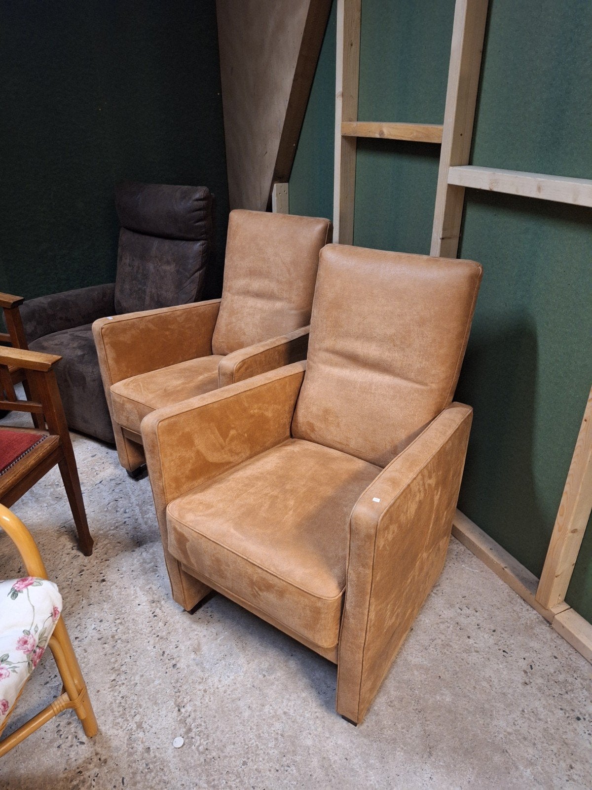 Twee mooie fauteuils suède stof licht geel bruin stoel, Ophalen, Gebruikt, 75 tot 100 cm, 50 tot 75 cm