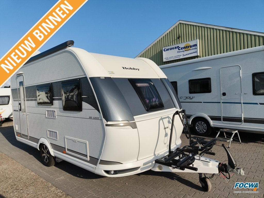 Hobby De Luxe 440 SF Blackline Mover Dwarsbed, Hobby, Bedrijf, Treinzit, 4 tot 5 meter