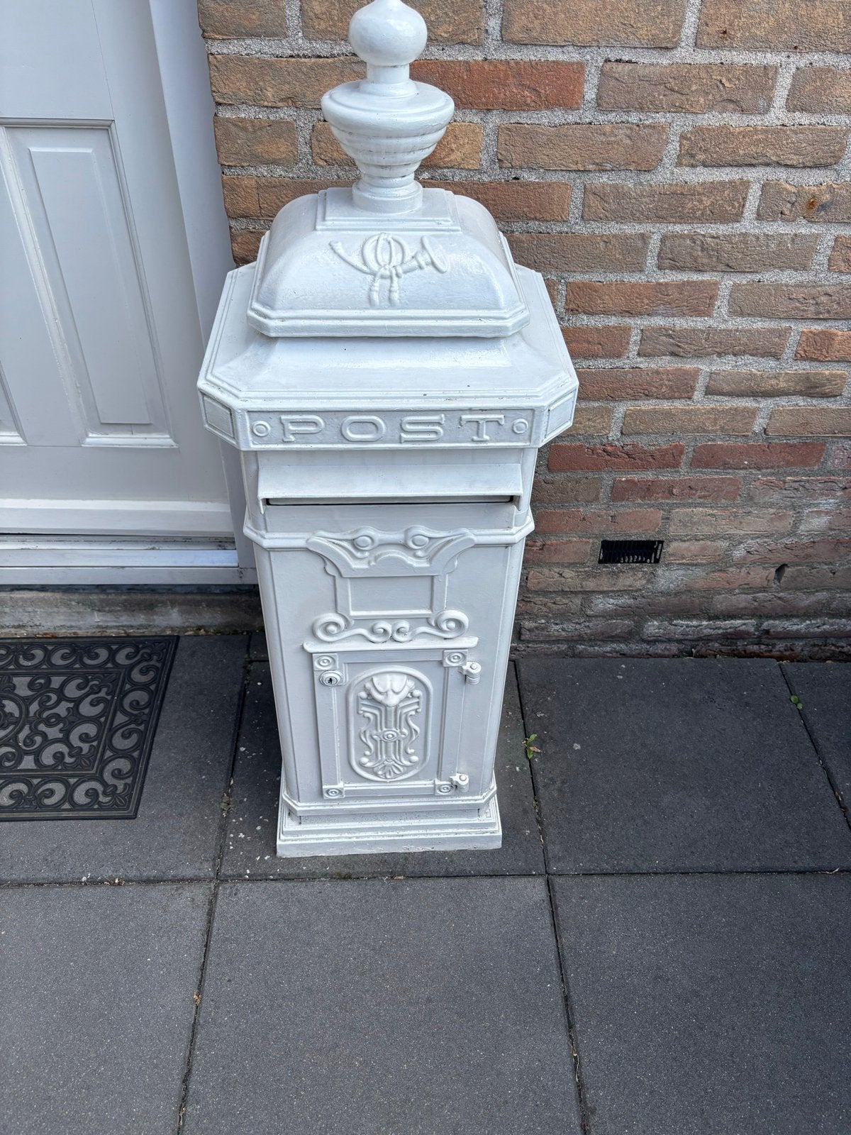 Decoratieve staande brievenbus - Wit, Tuin en Terras, Brievenbussen, Ophalen, Gebruikt, IJzer, Staande brievenbus