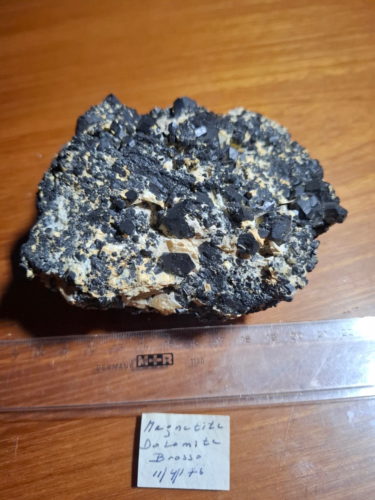 Magnetiet met Dolomiet – Brosso Italië – Kristalcluster 14 c, Ophalen of Verzenden, Mineraal