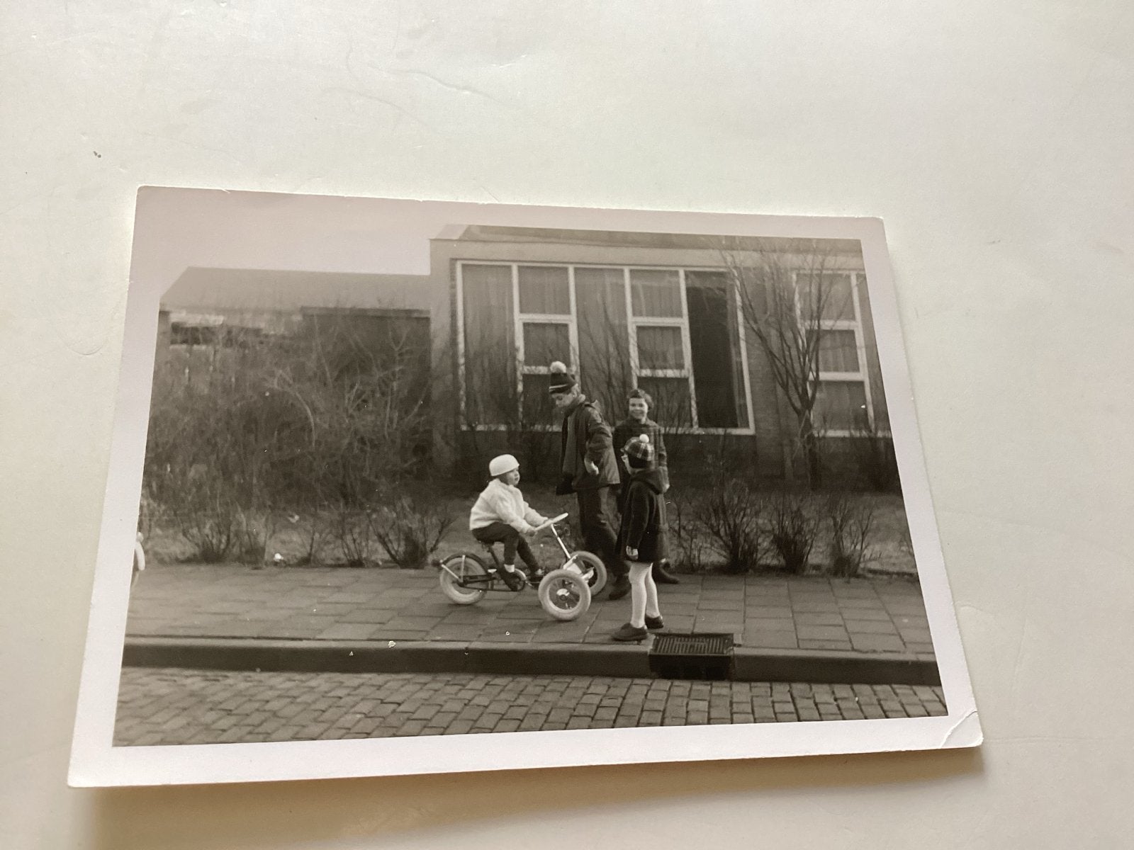 Almelo Kind op driewieler, 1970, 1960 tot 1980, Gebruikt, Foto, Ophalen of Verzenden