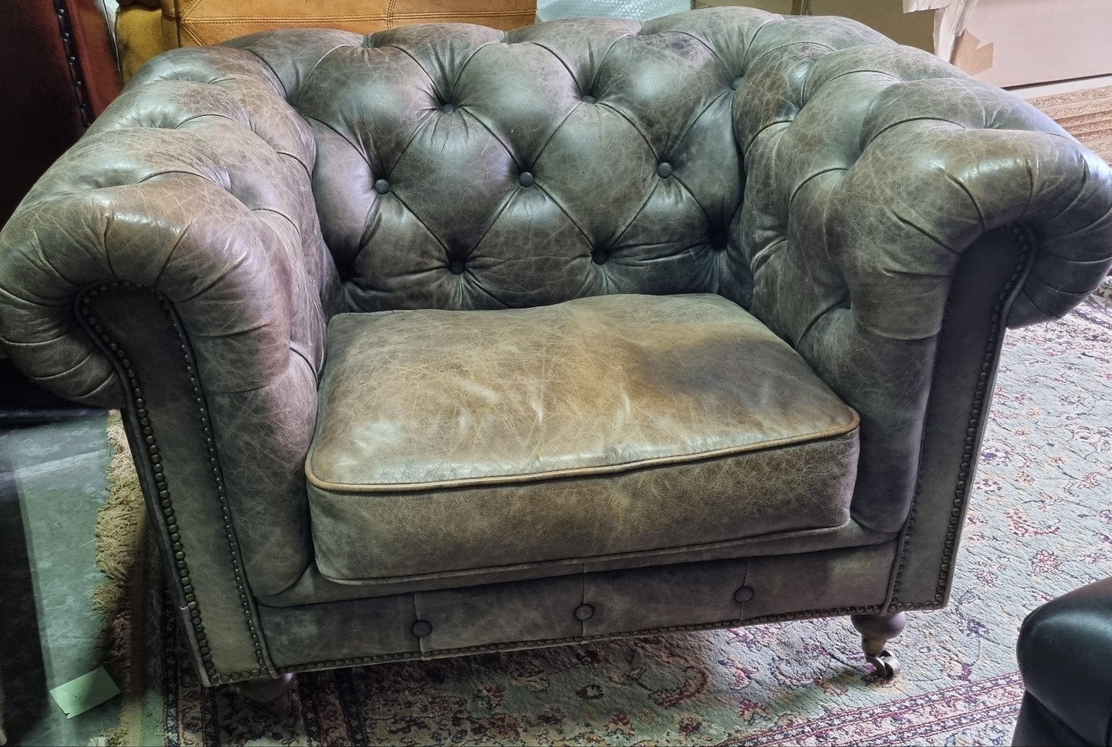 Chesterfield fauteuil vintage grijs. + BEZORGING GRATIS, Huis en Inrichting, Gebruikt, ., Chesterfield, Ophalen of Verzenden
