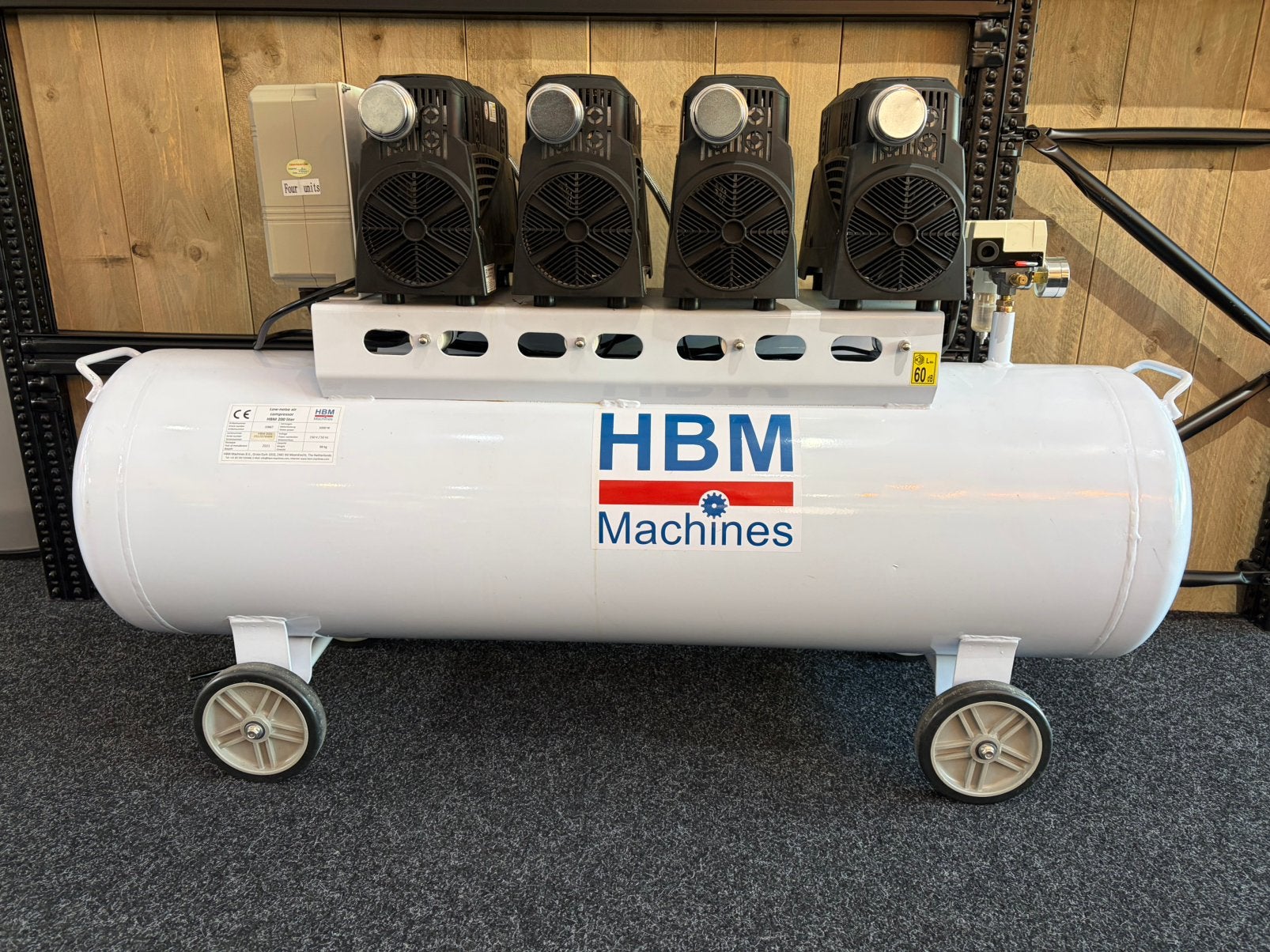HBM Compressor 4PK stil 200L, Doe-het-zelf en Verbouw, Compressors, Ophalen of Verzenden, Zo goed als nieuw, Olievrij, 200 tot 400 liter/min