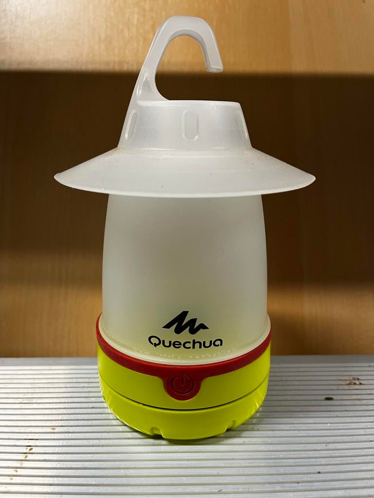 Quechua Campinglamp - Compact en Veelzijdig, Caravans en Kamperen, Ophalen of Verzenden, Gebruikt, Batterij