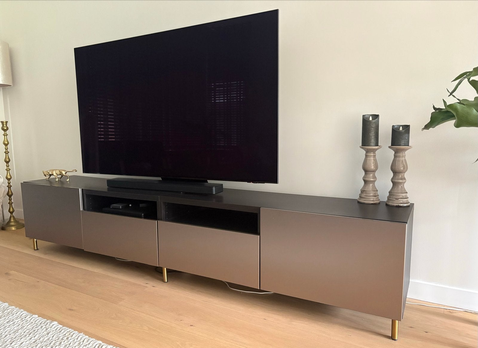 Zo goed als nieuwe tv-meubel met goud bronzen deurtjes, Ophalen, Zo goed als nieuw, 200 cm of meer, Minder dan 100 cm