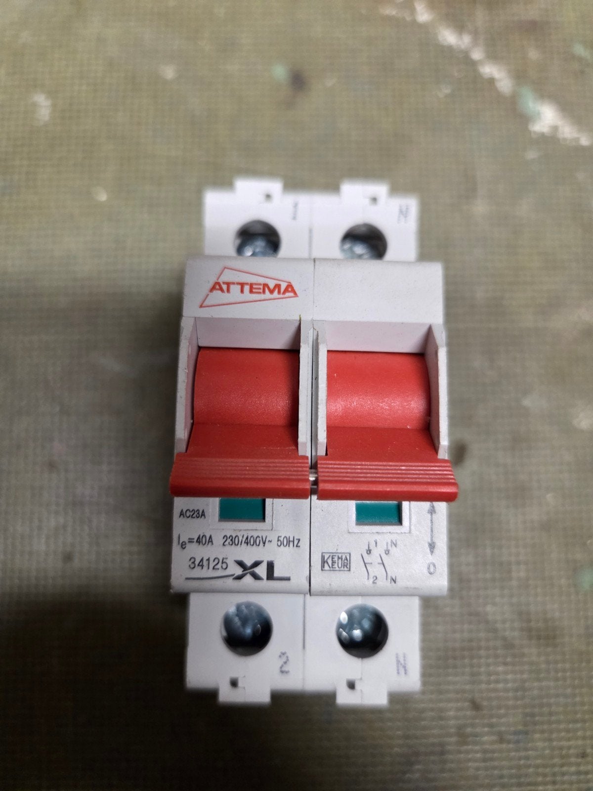 Attema XL 40A hoofdschakelaar Nieuwstaat, Ophalen of Verzenden, Zo goed als nieuw, Attema, Aardlekschakelaar