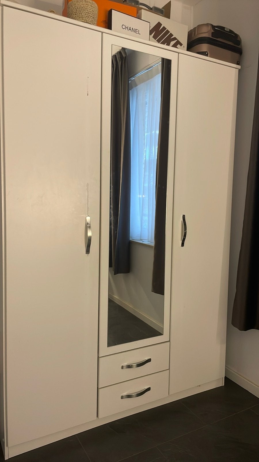 Witte kledingkast met spiegel en lades, Huis en Inrichting, Kasten | Kledingkasten, Ophalen, Gebruikt, 100 tot 150 cm, Met lade(s)