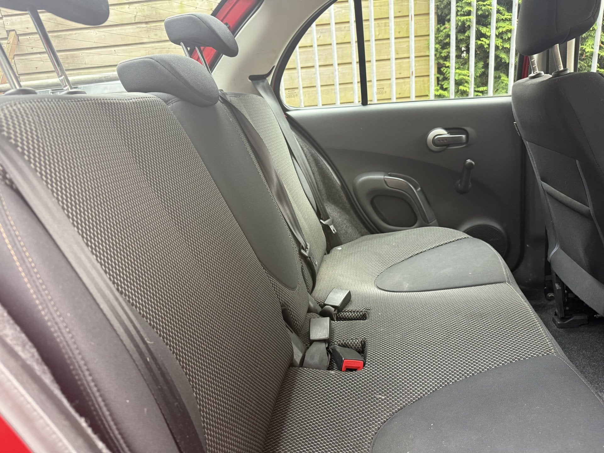 Nissan Micra 1.2 80pk Acenta 5dr., Airco | Trekhaak | Dealer, Auto's, Voorwielaandrijving, Stof, Gebruikt, 31 €/maand