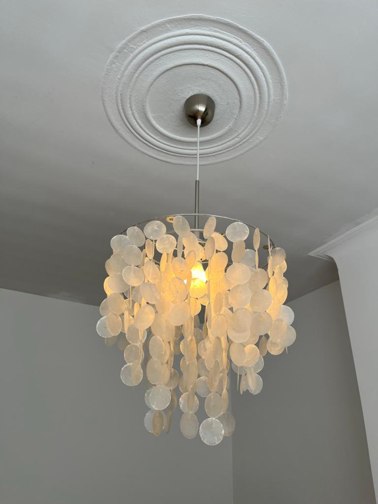 Hanglamp met schelpen voor een luchtige strand sfeer, Huis en Inrichting, Ophalen, Gebruikt, Overige materialen, Minder dan 50 cm