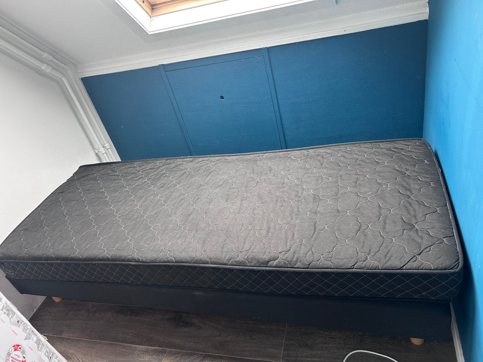 Gratis 1 persoons boxspring, Ophalen, Zo goed als nieuw, Tweepersoons, 90 cm