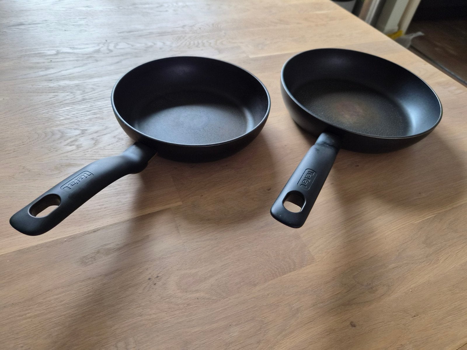 Tefal Hard Titanium+ koekenpannen 21cm & 24cm (inductie), Koekenpan, Ophalen of Verzenden, Rvs, Antiaanbaklaag